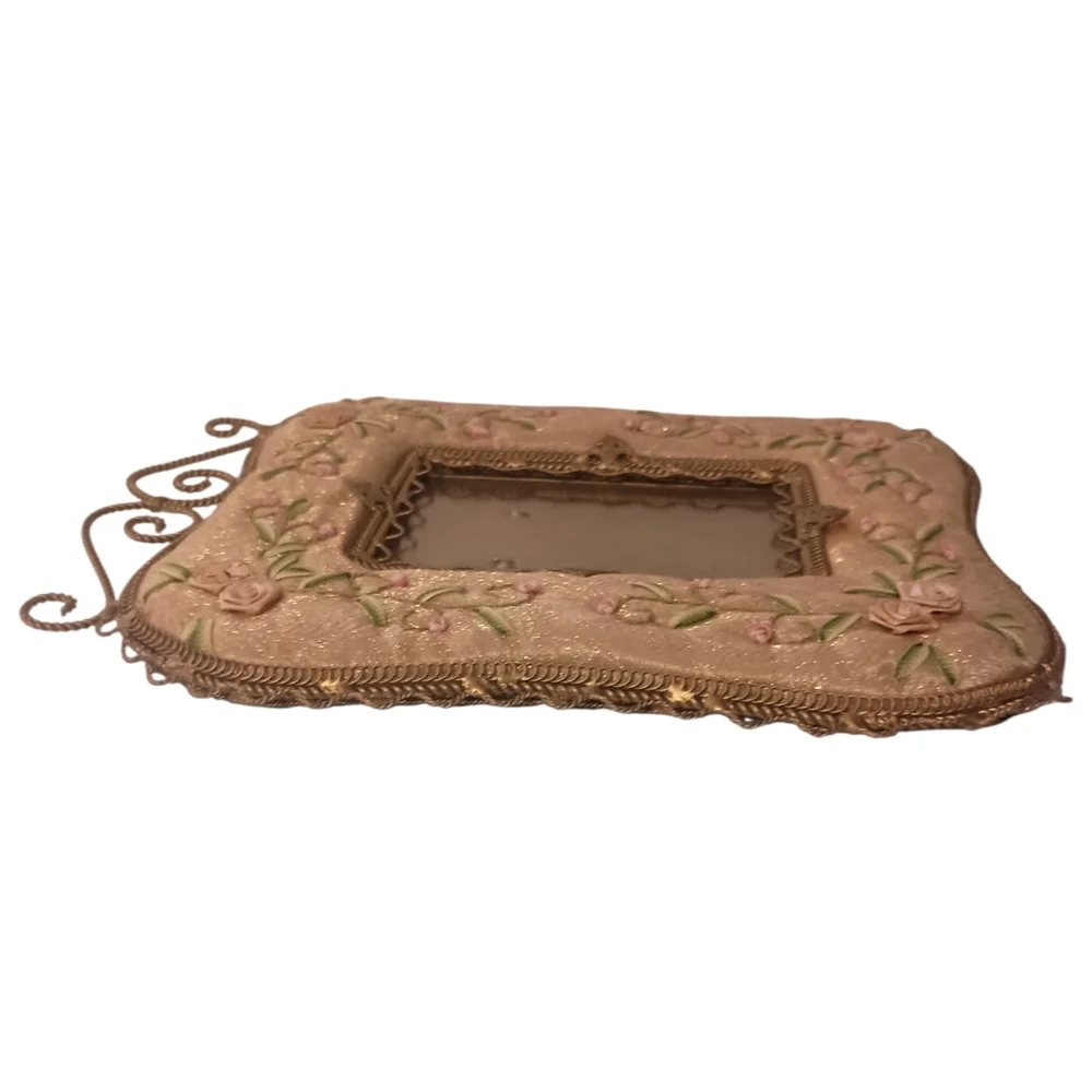 Vtg Victorian Embroidered Flower Picture Frame Photo Gold Lame'‎ Metal Mesh FLAW